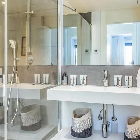 Vivi Homes - Terra Higueron Luxury, Terrace & Pool