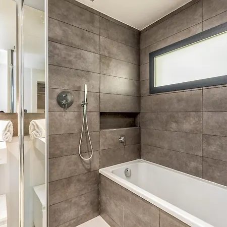 Vivi Homes - Terra Higueron Luxury, Terrace & Pool Apartment