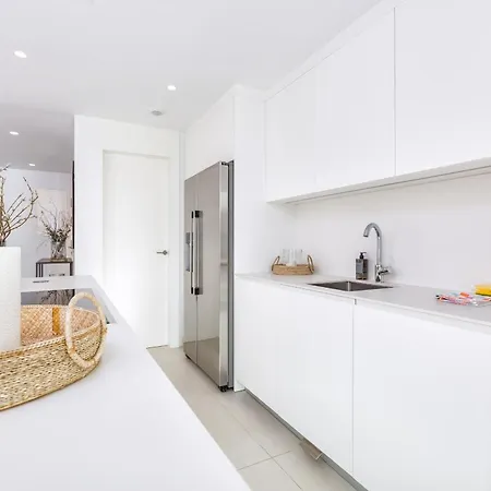 Vivi Homes - Terra Higueron Luxury, Terrace & Pool Apartment *