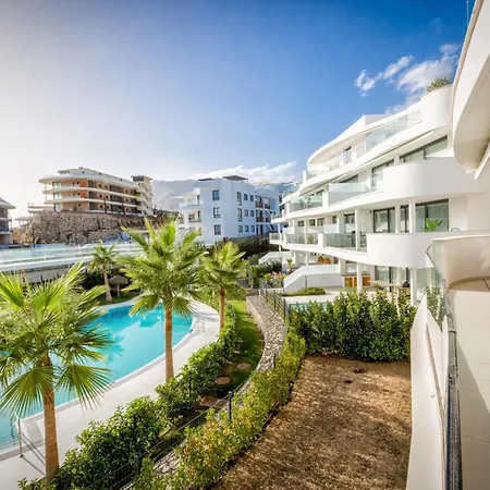 Vivi Homes - Terra Higueron Luxury, Terrace & Pool Apartment *